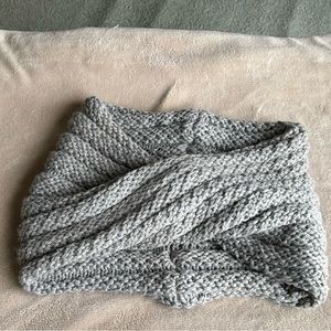 GARAGE Twisted Knit Tube Scarf in Gray. One Size